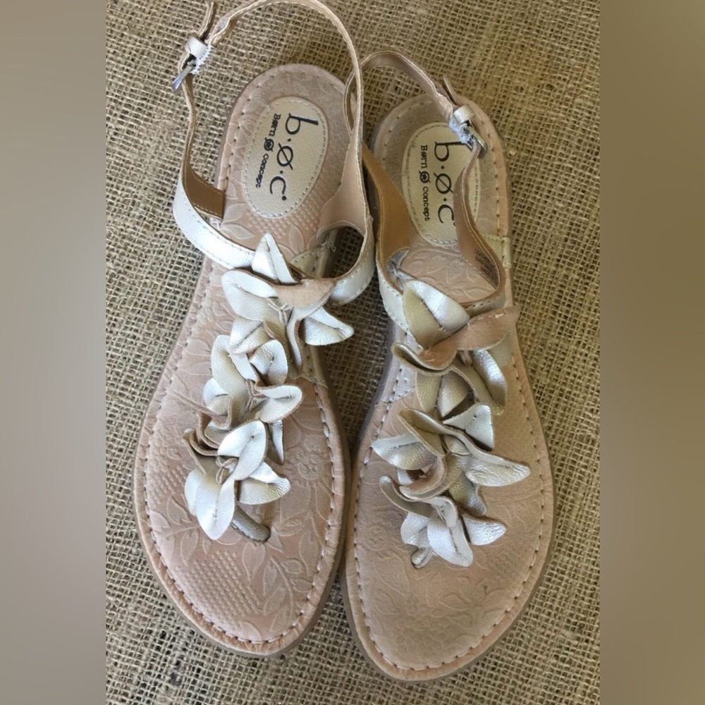 B.O.C Women's Floral Sandals - Tan and Cream